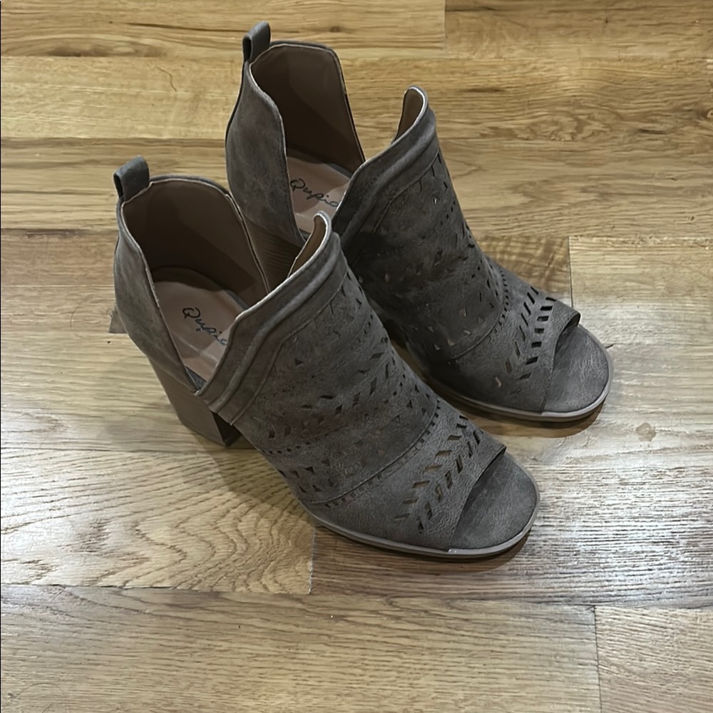 Qupid Brown Women’s Peep-Toe Ankle Boots size 7.5 NWOT